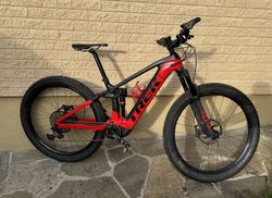 TREK Rail 9.8, karbonové e-MTB