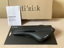 Fizik Arione R5 Open š.130cm