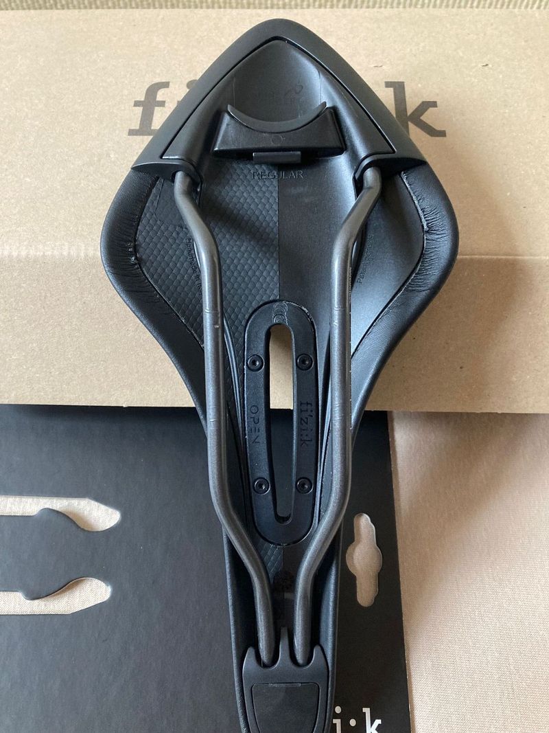 Fizik Arione R5 Open š.130cm