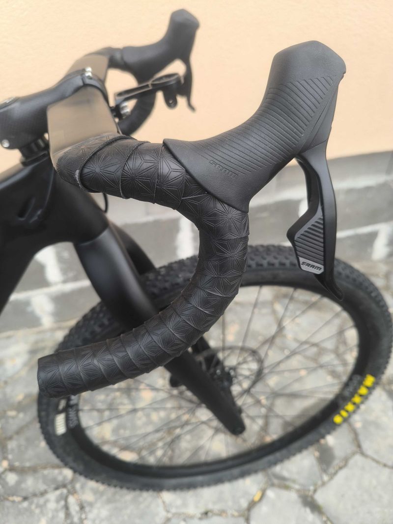 Agresivní Gravel bike s elektronickým řazením 