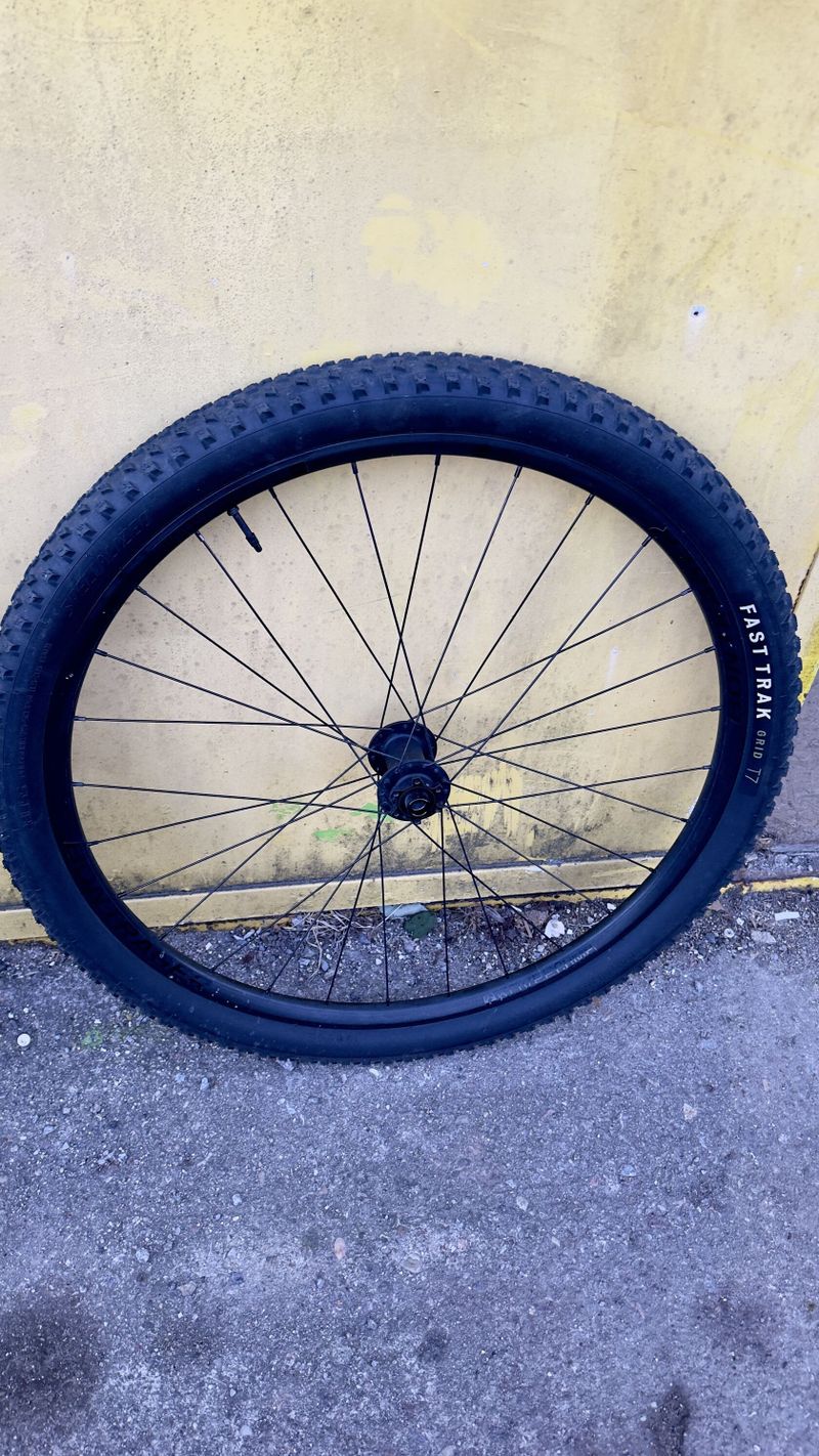 Zapletená kola Bontrager Kovee comp 29+pláště Specialized