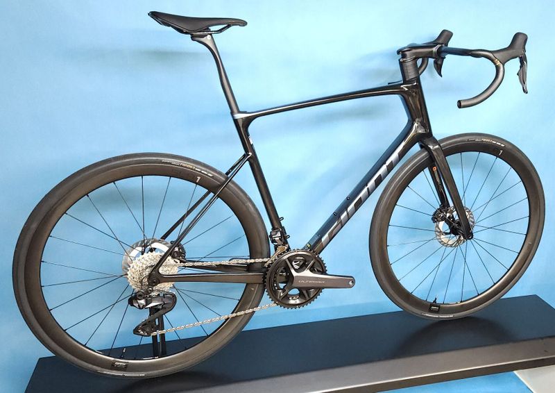 GIANT Defy Advanced Pro 1 Di2 2024 – vynikající endurance silniční kolo - NOVÉ