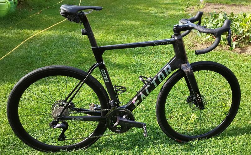 Prodám Factor Ostro w.a.m. + osazení Ultegra R8170 Di2- 12