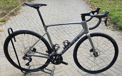 GIANT Defy Advanced 1 Di2 2024 - endurance silniční kolo s karbonovým rámem - NOVÉ