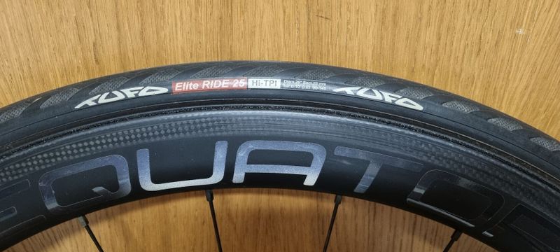 Karbonová zapletená kola Equator 45T + galusky Tufo Elite Ride + kazeta 11-28 + přehazovačka SH105