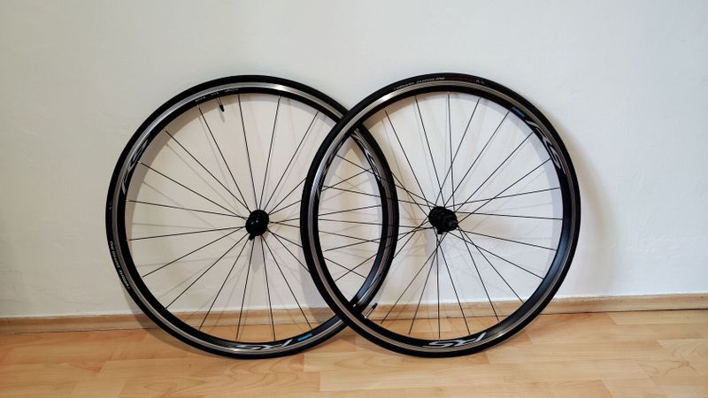 Zapletená silniční kola Shimano RS 100