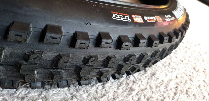 už jen jeden kus pláště MAXXIS DISSECTOR 29x2.4 WT 3C MaxxTerra EXO TR kevlar NOVÝ!