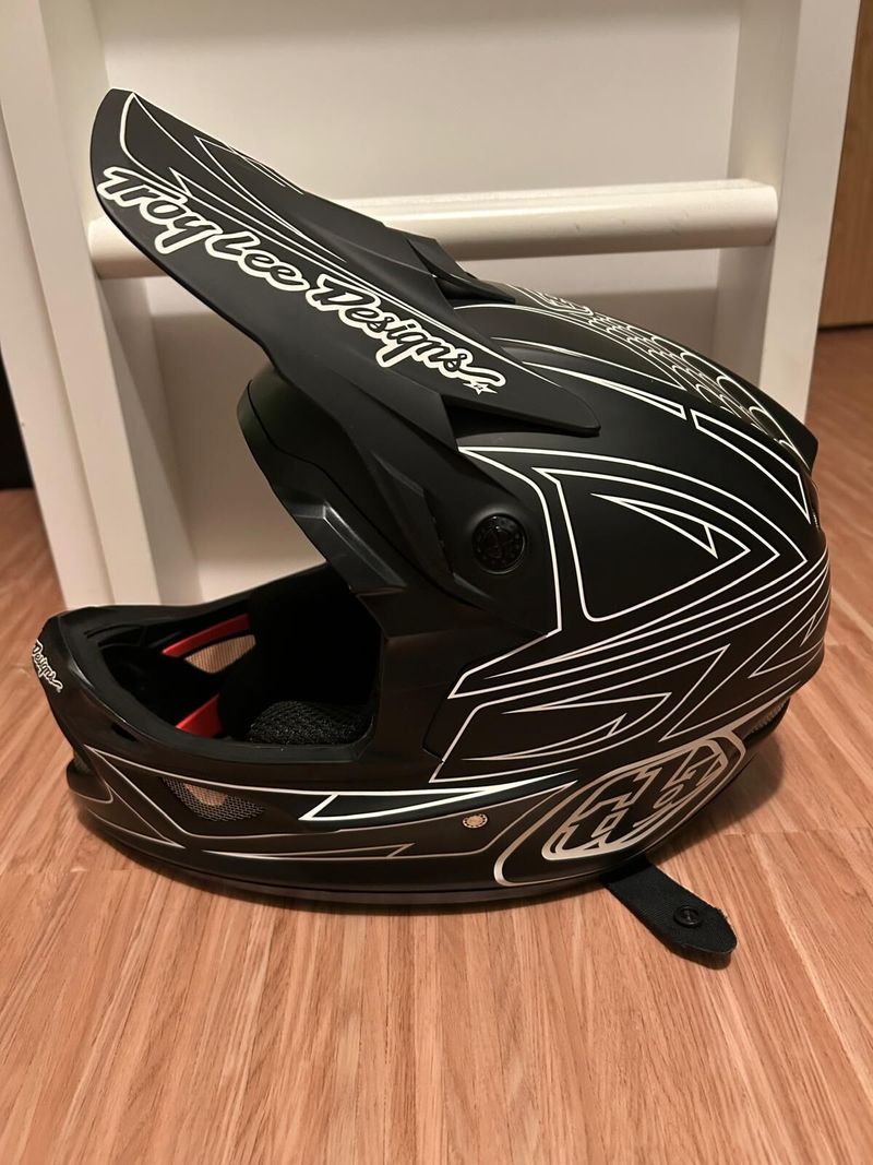 Integrální helma Troy Lee Designs D3 Fiberlite 