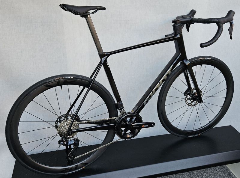 GIANT TCR Advanced Pro 1 Di2 2024/2025 – závodní karbonová silnička - NOVÁ