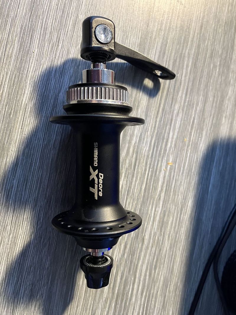 Náboj Shimano Deore XT pro kotoučovou brzdu