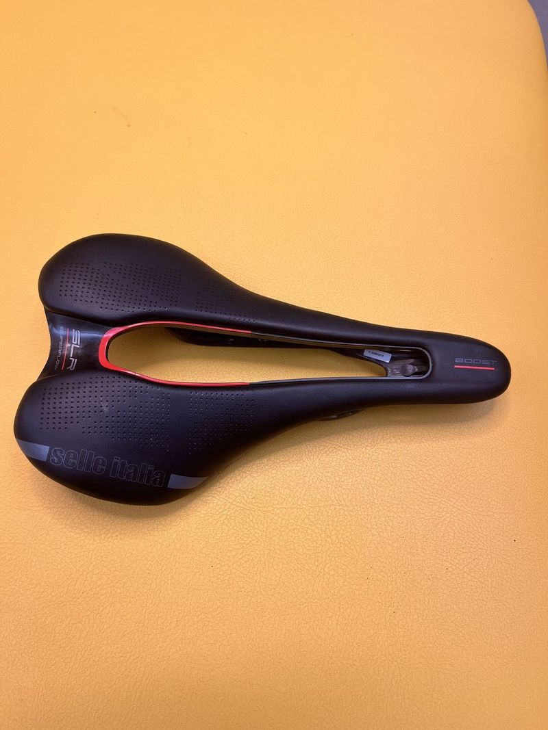 Sedlo Selle Italia SLR Boost Superflow Carbon