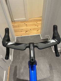 NOVÁ řídítka Vision Trimax Carbon Aero ACR s integrací pro elektriku, 440 mm