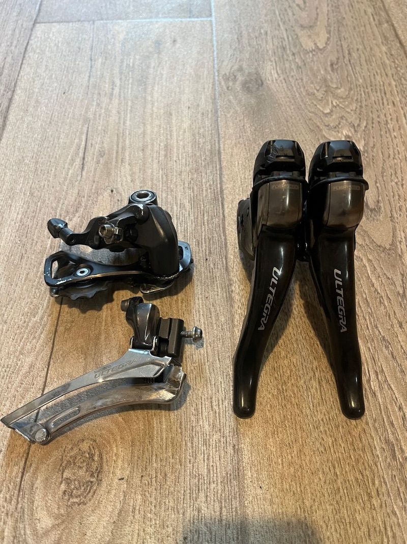 Malá sada Shimano Ultegra 2x10s typ 6700, páky, šaltr, smyk