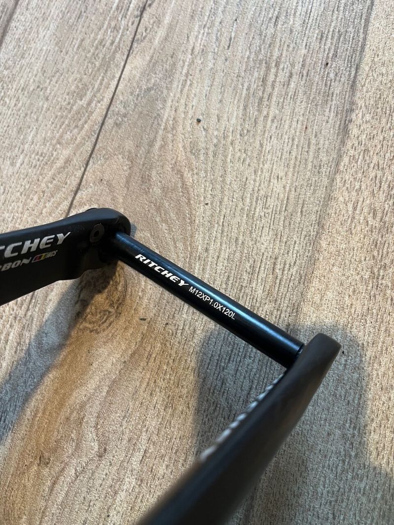 Vidlice ze silničního kola, Ritchey carbon WCS 12x100, tapered, sloupek 26cm