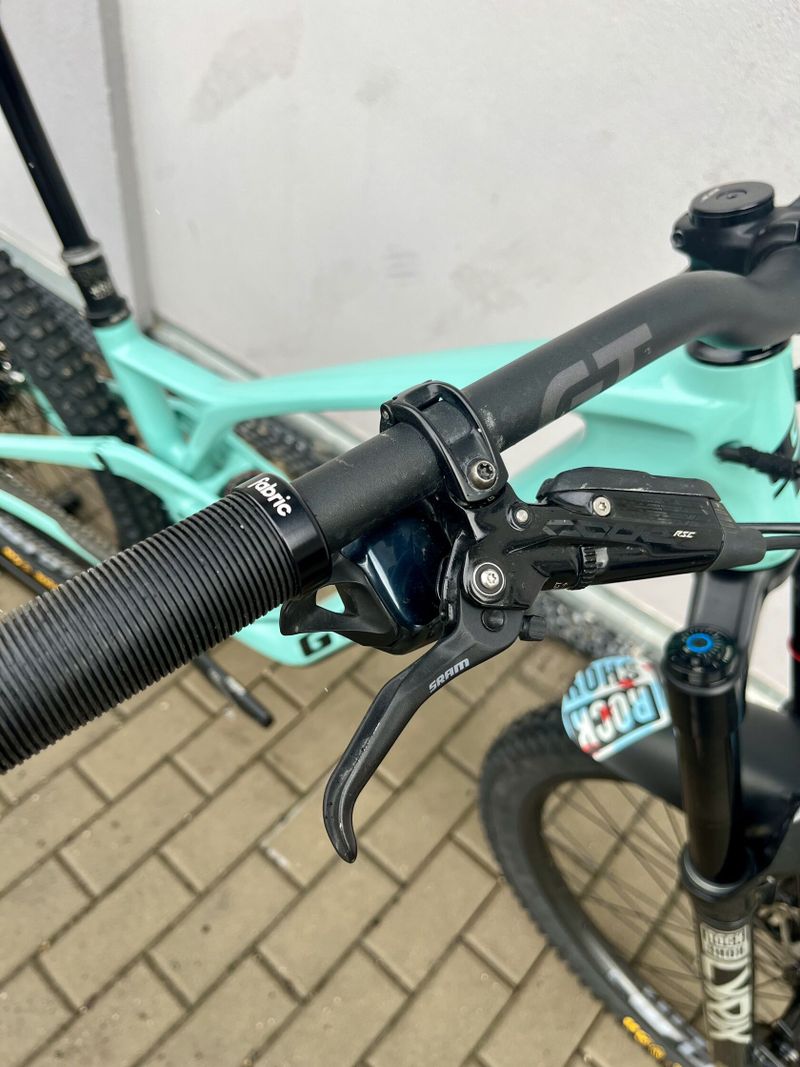 Celoodpružené kolo GT SENSOR Carbon PRO LE velikost M