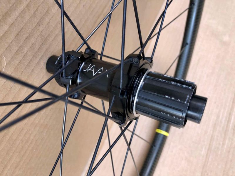 Kola MAVIC CXP PRO Carbon 32 UST Disc + JAVAX M519 SP CL - 1515 g