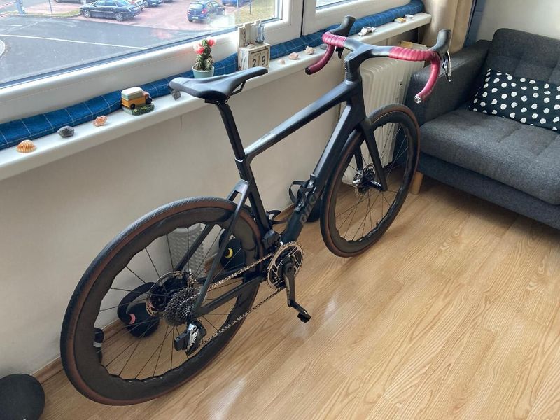 Prodám luxusní full carbon endurance silničku ROSE REVEAL 06 Red eTap AXS / sleva 80.000 Kč