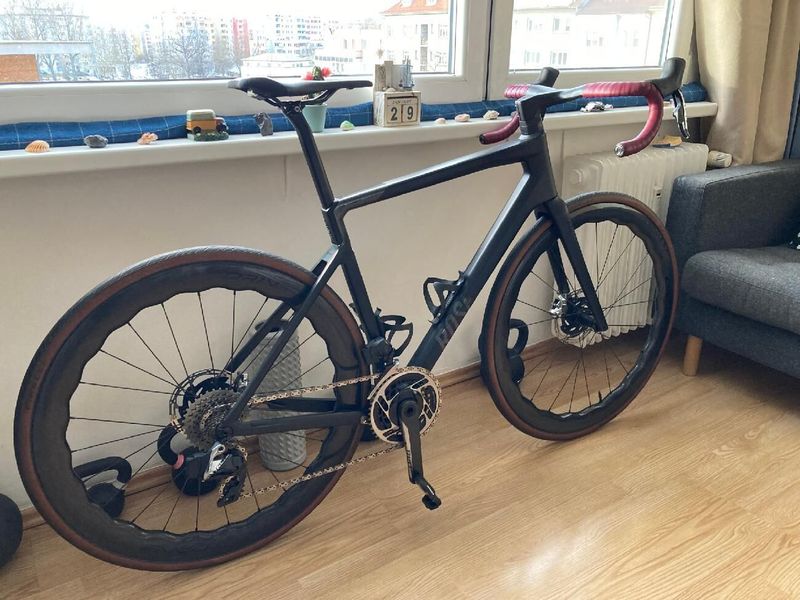 Prodám luxusní full carbon endurance silničku ROSE REVEAL 06 Red eTap AXS / sleva 80.000 Kč