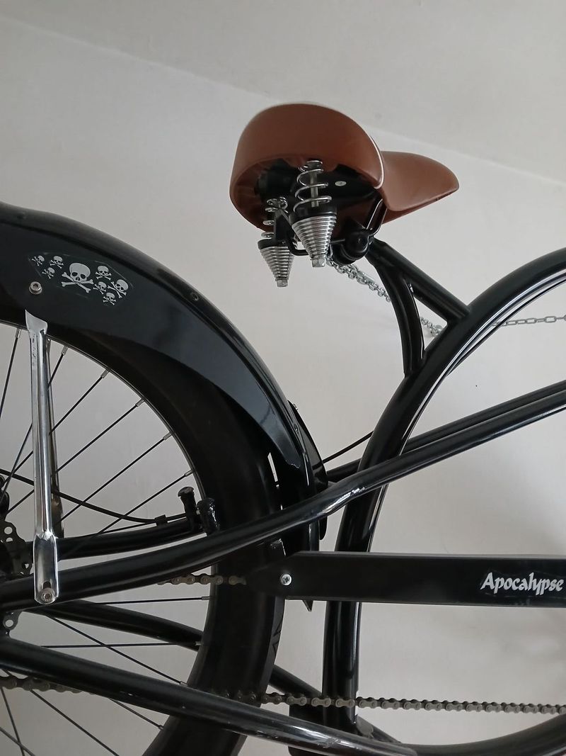 Neuzer Apocalypse cafe cruiser bike