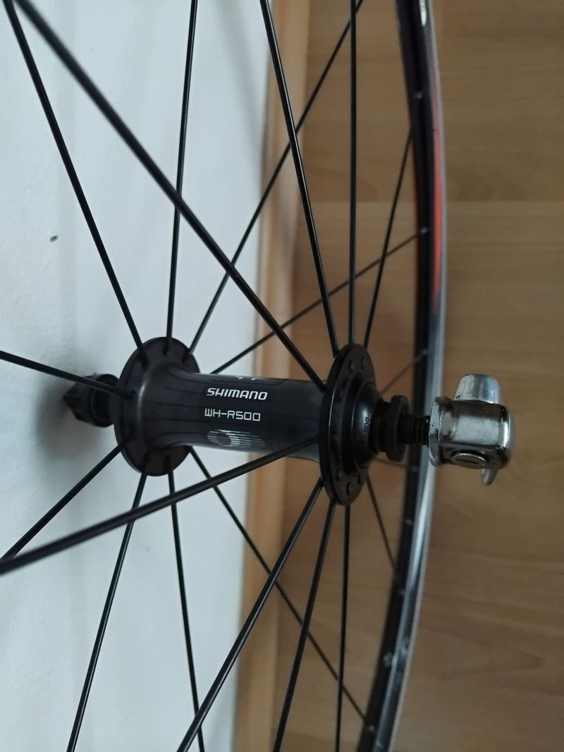 Zapletená kola Shimano WH-R500