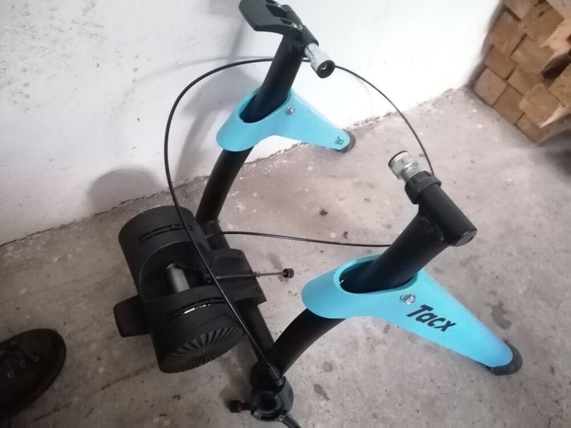 Prodám cyklotrenažer Tacx Boost