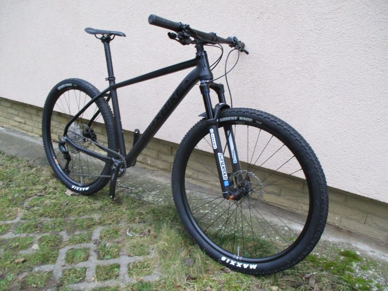 Nové 29" kolo Maxbike M909 19", vidlice Suntour Axon RL-RC air, Shimano XT/SLX 1x12, BOOST pevné osy