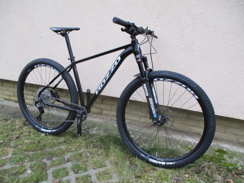 Nové 29" kolo ROZZO BOOST, vzduch. vidlice Suntour Raidon, osazení Shimano SLX/Deore 1x12, pevné osy