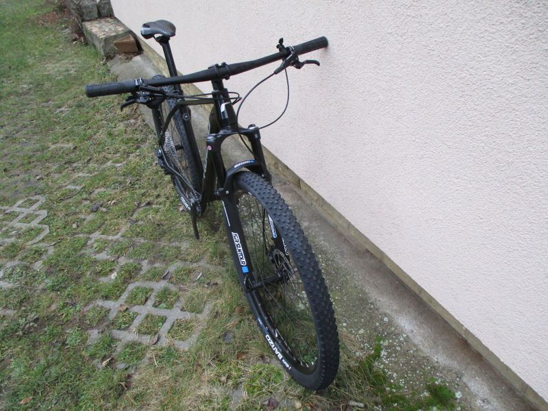 Nové 29" kolo ROZZO BOOST, vzduch. vidlice Suntour Raidon, osazení Shimano SLX/Deore 1x12, pevné osy