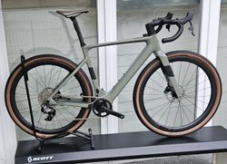 SCOTT Solace Gravel eRide 20 2024/2025 - atraktivní karbonový elektro gravel – NOVÝ