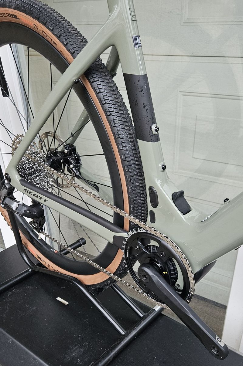 SCOTT Solace Gravel eRide 20 2024/2025 - atraktivní karbonový elektro gravel – NOVÝ