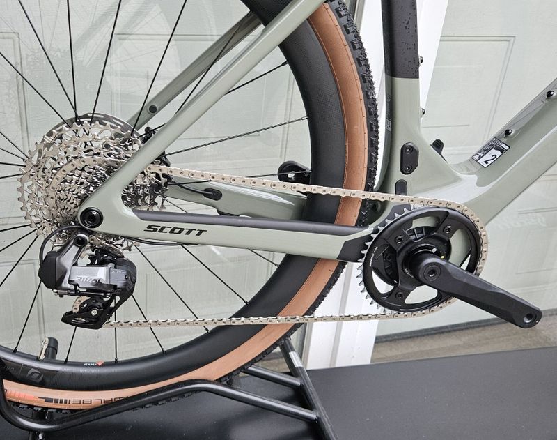 SCOTT Solace Gravel eRide 20 2024/2025 - atraktivní karbonový elektro gravel – NOVÝ