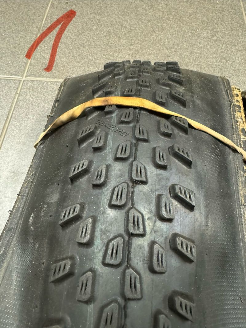 6x pláště Schwalbe Racing Ray, Thunder Burt