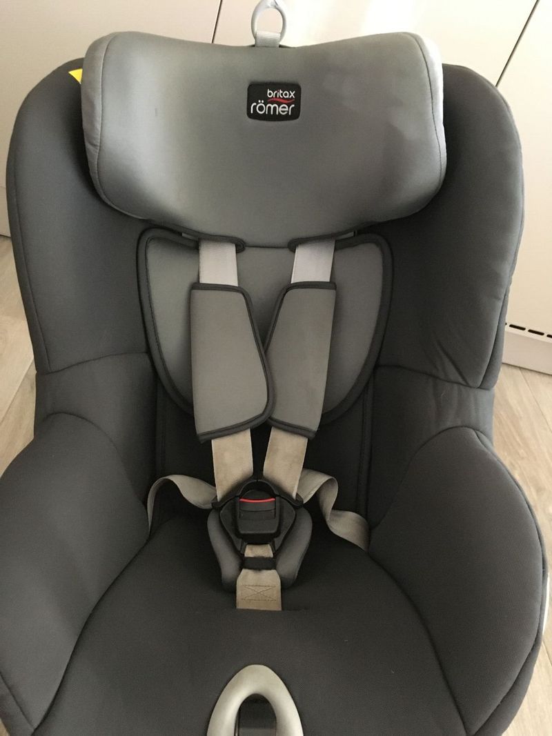 Autosedačku Britax Römer Dualfix