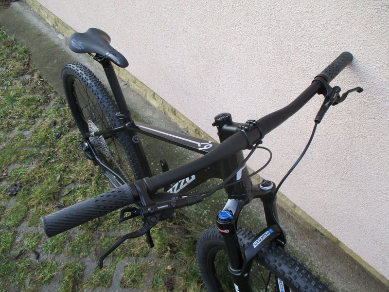 Nové 29" kolo ROZZO BOOST, vzduchová vidlice Suntour XCR, osazení Shimano Deore1x12, pevné osy