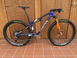 CANYON LUX CFR, vel. L - 495 mm - zakázková stavba - SHIMANO XTR 1 x 12 / FOX