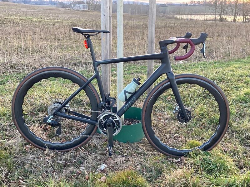 Prémiové německé celokarbonové endurance silniční kolo ROSE Reveal 06 Sram Red eTap AXS