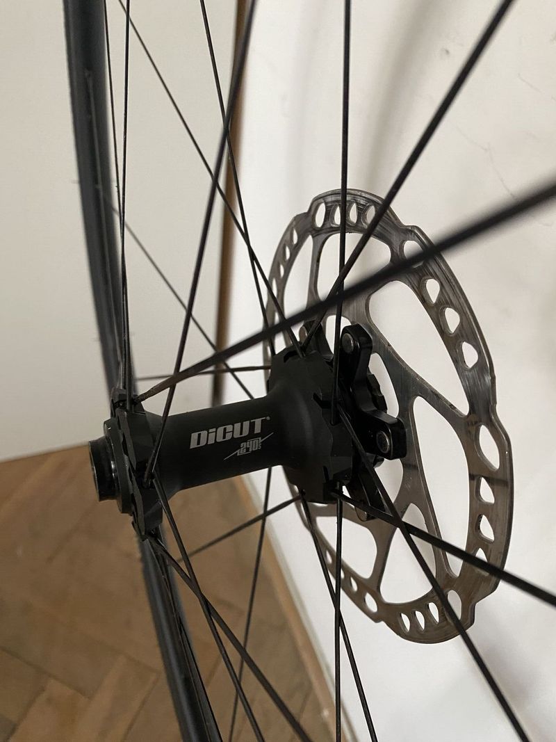 Zapletená kola - DT Swiss PR 1400 DICUT Disc ořech Shimano