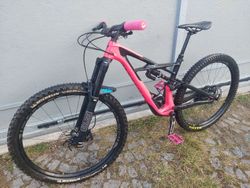 Specialized růžová raketa