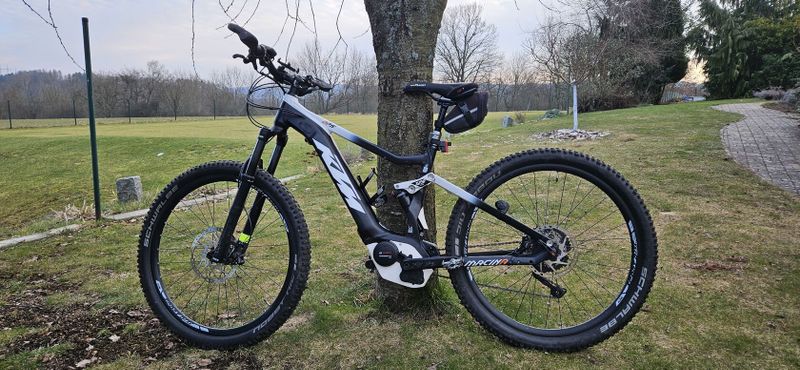 Celoodpružené elektrokolo KTM macina lycan 275 17''