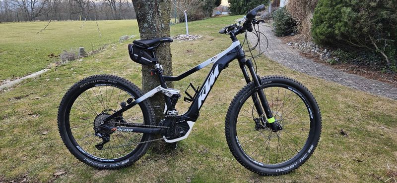 Celoodpružené elektrokolo KTM macina lycan 275 17''