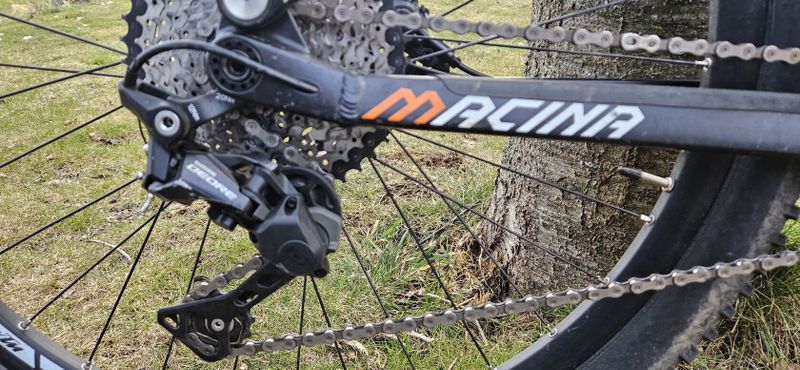 Celoodpružené elektrokolo KTM macina lycan 275 17''