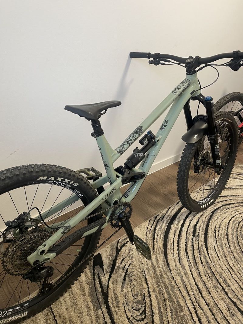 COMMENCAL CLASH ESSENTIAL - HERITAGE GREEN