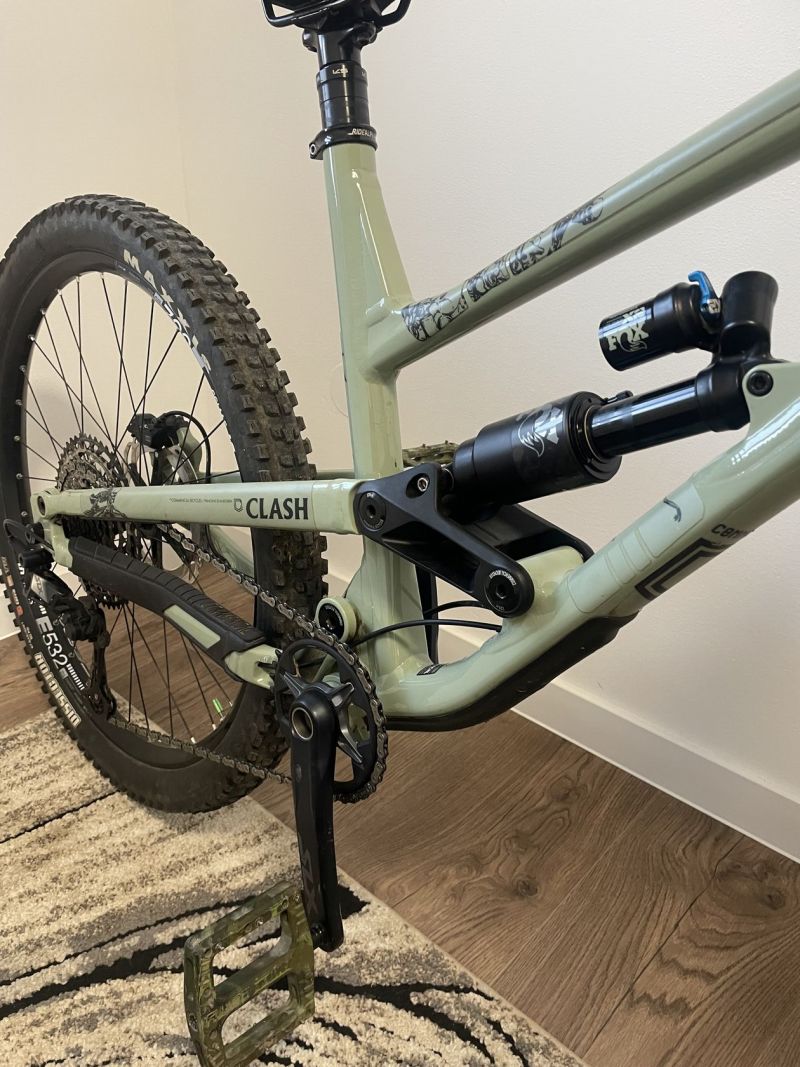 COMMENCAL CLASH ESSENTIAL - HERITAGE GREEN