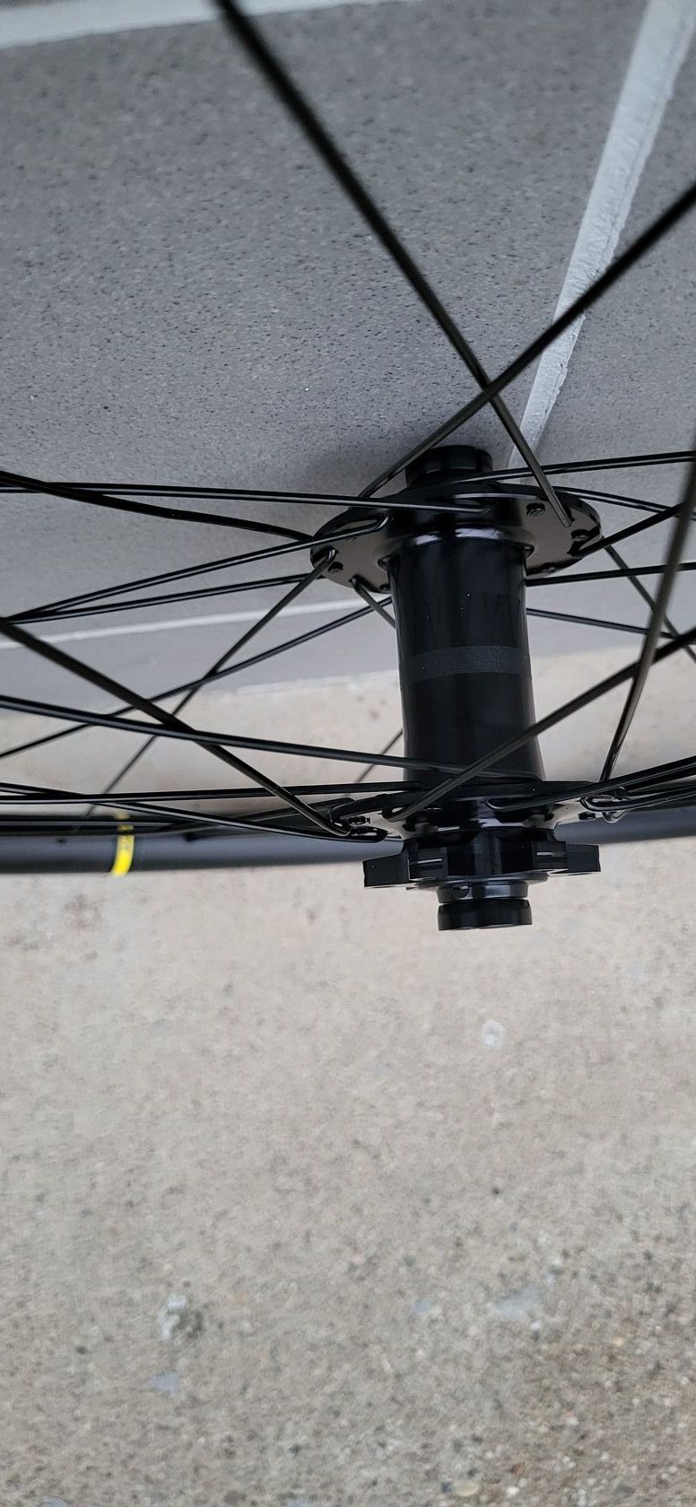 ZAPLETENÁ KOLA 29 RÁFEK MAVIC XC 425+NÁBOJE MAVIC MX801 15x110/12x148 OŘECH SHIMANO 12