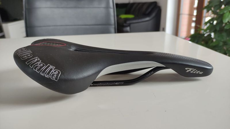 Sedlo Selle Italia Flite Flow magnese