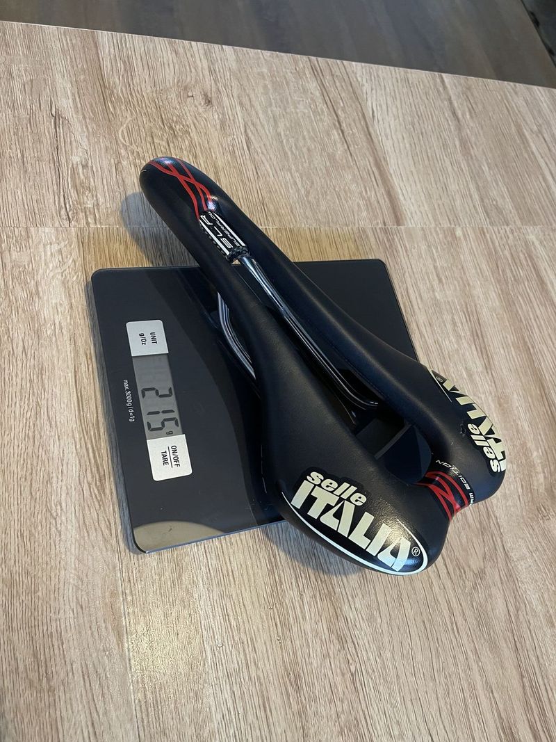 Sedla Selle Italia SLR Carbon 