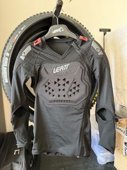 Leatt AirFlex Stealth Body Protector