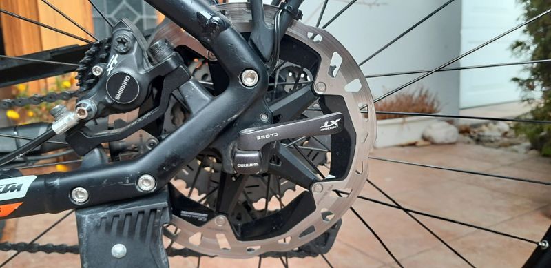 Prodám Shimano RT-MT900 IceTech CL brzdový kotouč 180 mm.