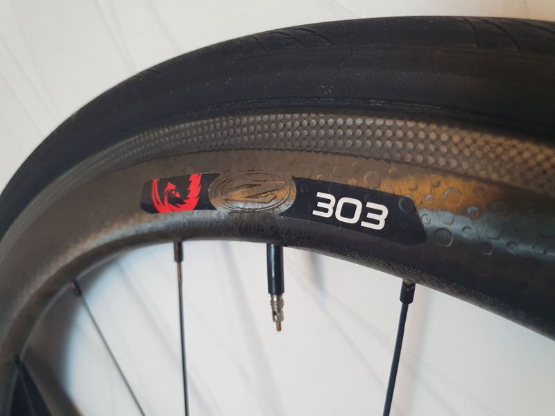 ZIPP 303 Firecrest, plášťová, pro ráfkové brzdy