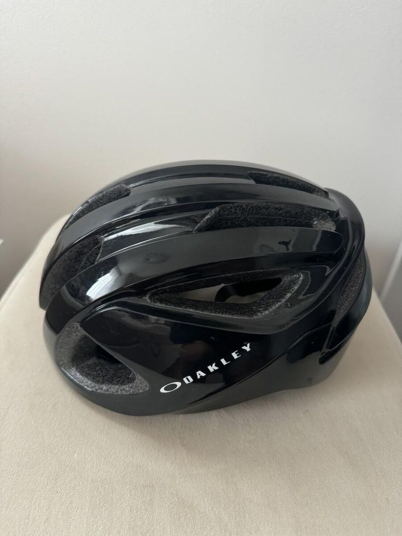 Oakley ARO3 LITE, M (54 - 58 cm)